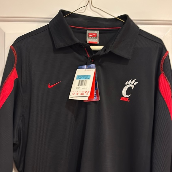 Nike Cincinnati Bearcats DriFit Polo Shirt Men Size M. NWT. - Picture 1 of 5